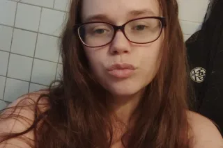 thick thighs and green eyes 😍 - Image 6