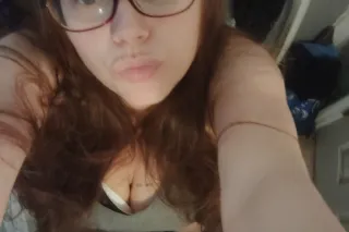 thick thighs and green eyes 😍 - Image 7